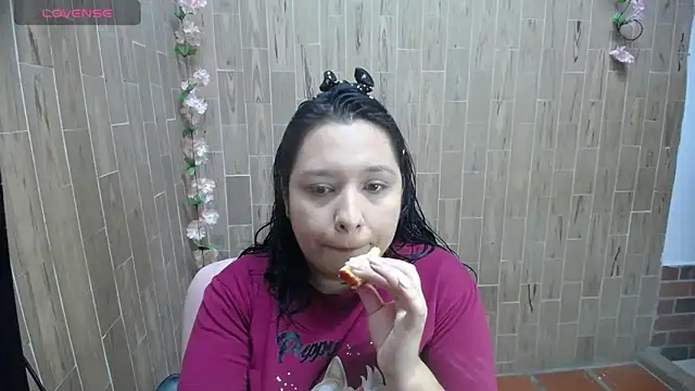 solyeria online show from February 19, 2025, 12:03 am