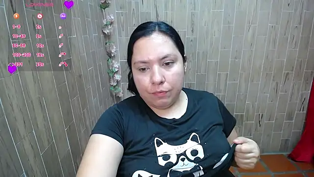 solyeria online show from October 6, 2025, 4:43 am