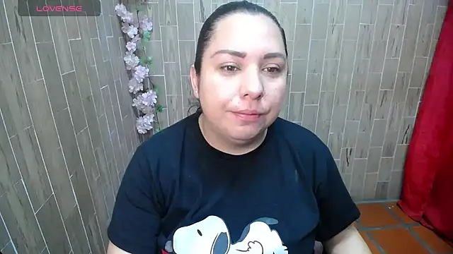 Snapshot of solyeria chatting on June 3, 2026, 12:35 am solyeria online show from June 3, 2026, 12:35 am
