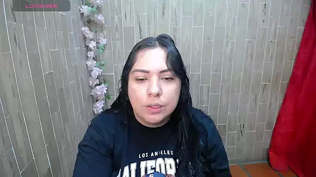 Snapshot of solyeria chatting on June 4, 2026, 12:16 am solyeria online show from June 4, 2026, 12:16 am