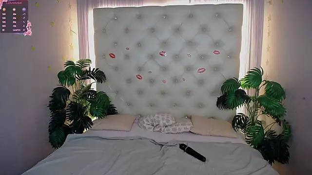 Lella Ryann  online show from March 9, 2025, 6:43 pm