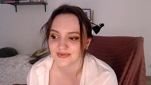 Snapshot of Lella_Ryann_ chatting on July 16, 2026, 3:45 am Lella Ryann online show from July 16, 2026, 3:45 am
