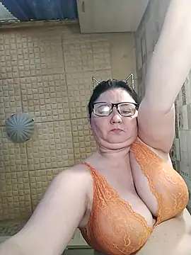 Holly-69 online show from April 3, 2026, 12:47 pm