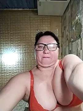 Holly-69 online show from June 5, 2026, 6:02 pm