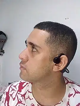 CRISTHIAN GREY01 online show from February 18, 2025, 5:31 am