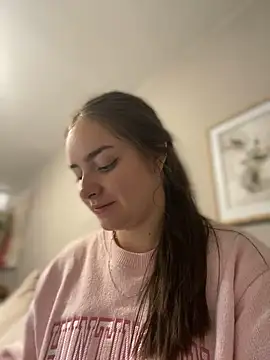 imlindapink online show from January 29, 2025, 3:58 pm