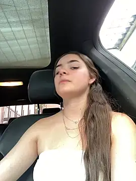 imlindapink online show from February 4, 2025, 9:10 pm