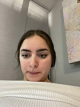 imlindapink online show from February 13, 2025, 5:01 pm