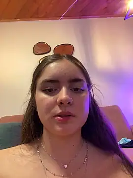 imlindapink online show from March 6, 2025, 1:05 am