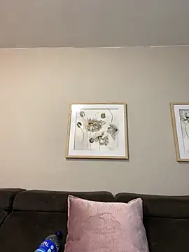 imlindapink online show from March 10, 2025, 4:46 pm