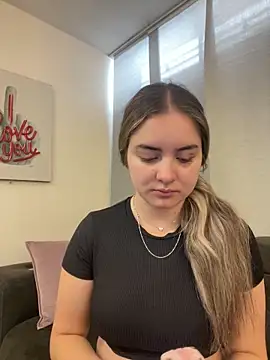 imlindapink online show from October 6, 2025, 2:58 pm