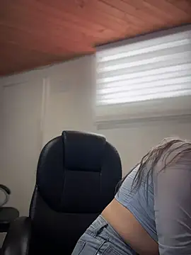 imlindapink online show from October 23, 2025, 5:44 pm