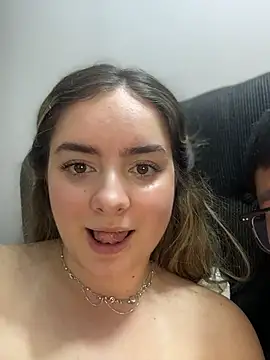 imlindapink online show from December 2, 2025, 3:45 am