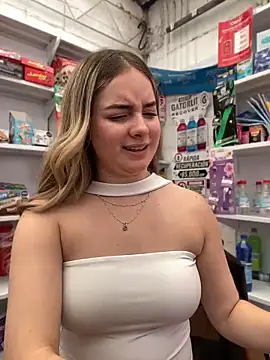 imlindapink online show from April 8, 2026, 4:29 pm