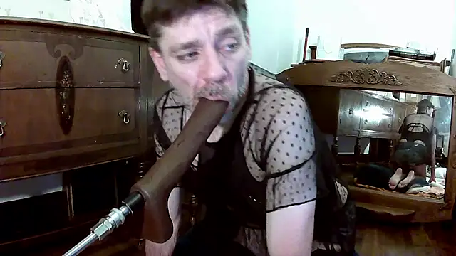 MaxJr8008 online show from May 12, 2026, 7:38 am