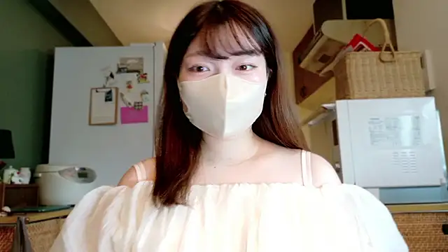  Yui  online show from September 12, 2025, 3:17 am