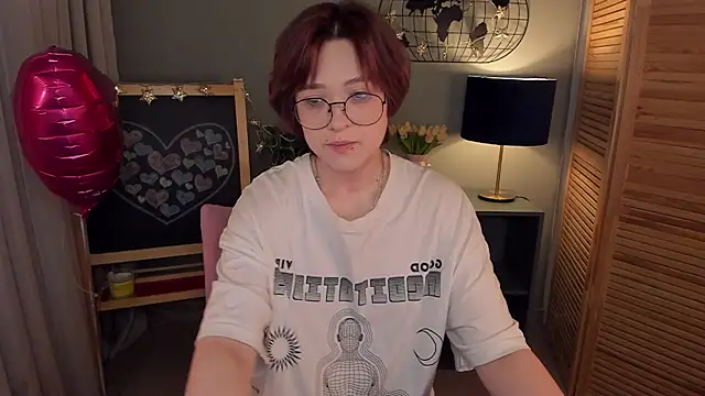 fiamoory online show from February 19, 2025, 7:39 am