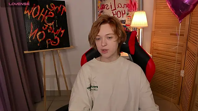 fiamoory online show from March 8, 2025, 7:38 am