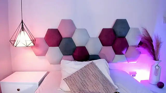 Snapshot of LaraGoldd chatting on September 26, 2025, 12:36 am LaraGoldd online show from September 26, 2025, 12:36 am