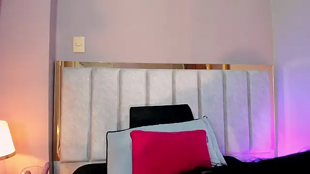 Snapshot of LaraGoldd chatting on January 9, 2026, 12:46 am LaraGoldd online show from January 9, 2026, 12:46 am