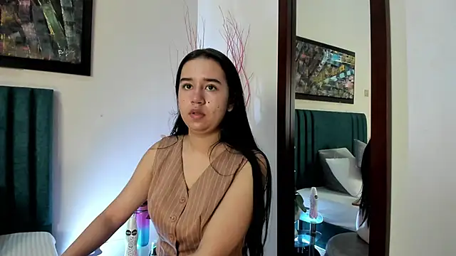 Snapshot of LaraGoldd chatting on February 4, 2026, 12:49 am LaraGoldd online show from February 4, 2026, 12:49 am