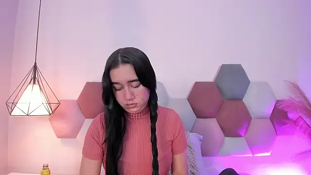 Snapshot of LaraGoldd chatting on February 5, 2026, 12:37 am LaraGoldd online show from February 5, 2026, 12:37 am