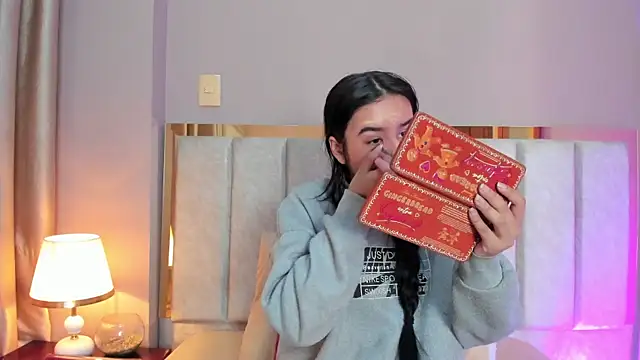 Snapshot of LaraGoldd chatting on February 7, 2026, 12:36 am LaraGoldd online show from February 7, 2026, 12:36 am