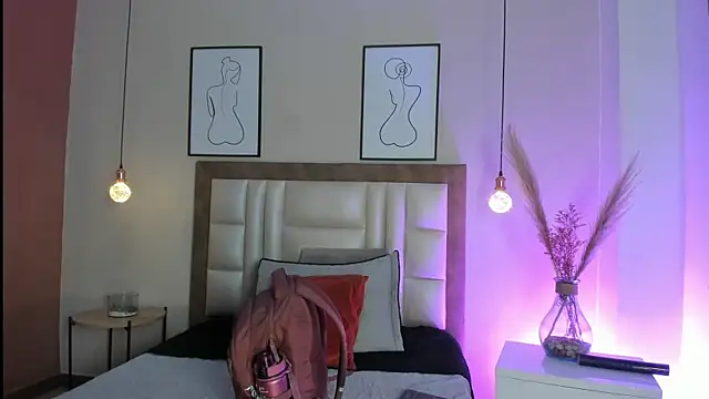 Snapshot of LaraGoldd chatting on February 11, 2026, 9:31 pm LaraGoldd online show from February 11, 2026, 9:31 pm