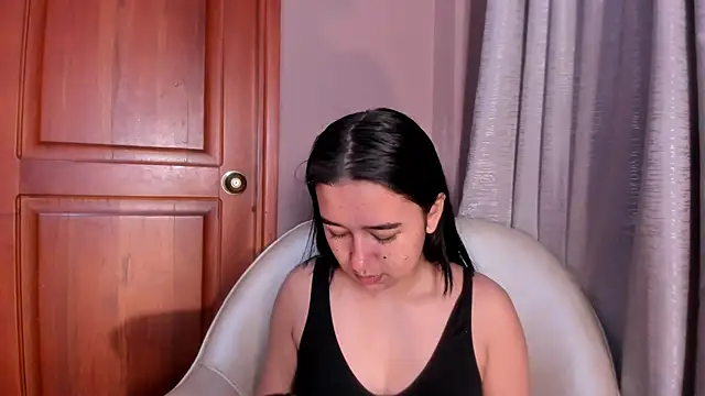 Snapshot of LaraGoldd chatting on February 17, 2026, 12:51 am LaraGoldd online show from February 17, 2026, 12:51 am