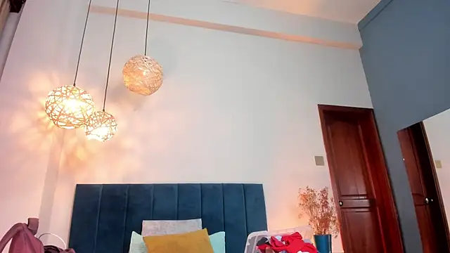 Snapshot of LaraGoldd chatting on February 24, 2026, 12:41 am LaraGoldd online show from February 24, 2026, 12:41 am