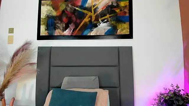 Snapshot of LaraGoldd chatting on March 9, 2026, 12:42 pm LaraGoldd online show from March 9, 2026, 12:42 pm