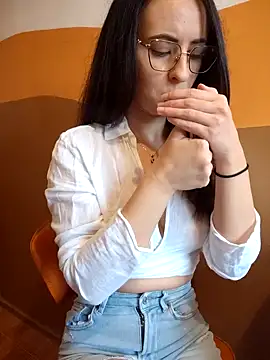 saidaskye online show from November 5, 2025, 9:42 am