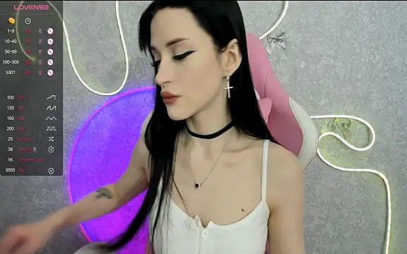 Molly Crystall online show from April 8, 2026, 4:34 am