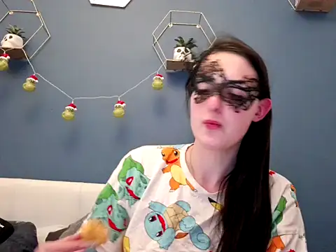 LexiSnowUK online show from January 28, 2025, 8:47 pm