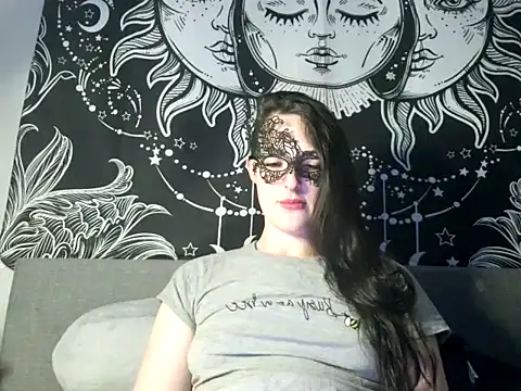 LexiSnowUK online show from February 9, 2025, 9:06 pm