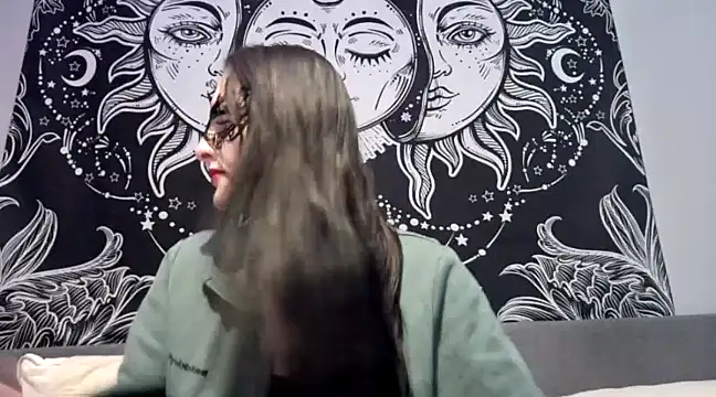 LexiSnowUK online show from February 26, 2025, 9:42 am