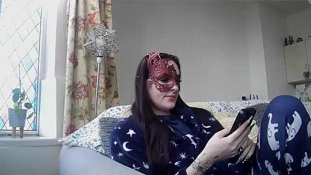 LexiSnowUK online show from March 18, 2026, 9:34 am