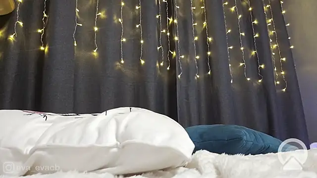 norakisses online show from February 8, 2025, 8:21 pm