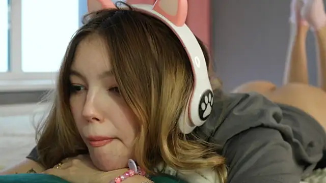 norakisses online show from March 12, 2025, 1:30 pm