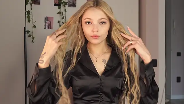 norakisses online show from April 23, 2026, 8:02 am