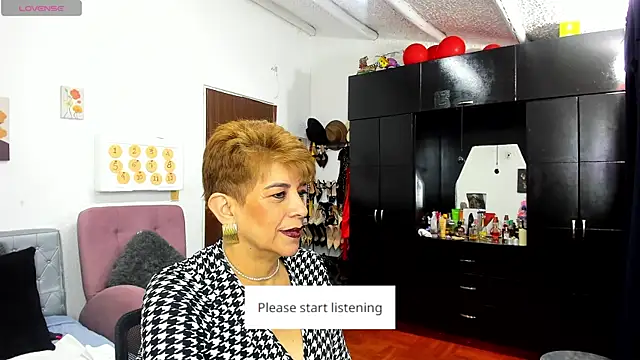 Snapshot of Angelina_Stone_65 chatting on May 15, 2026, 12:39 am Angelina Stone 65 online show from May 15, 2026, 12:39 am