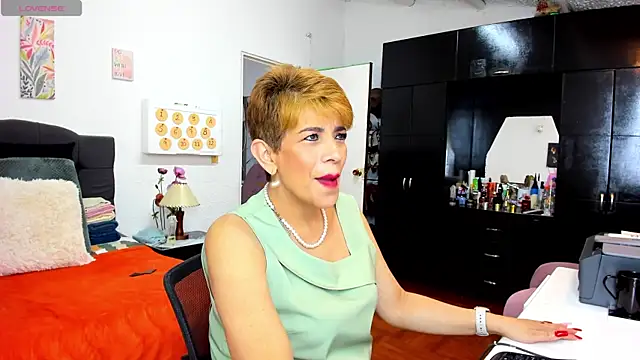 Snapshot of Angelina_Stone_65 chatting on July 21, 2026, 11:29 pm Angelina Stone 65 online show from July 21, 2026, 11:29 pm