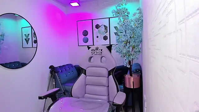 Tiara rr online show from April 19, 2026, 3:17 am