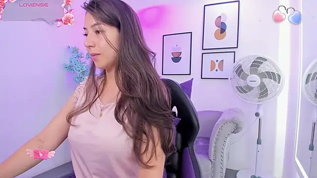 Ema louis  online show from February 3, 2025, 12:47 pm