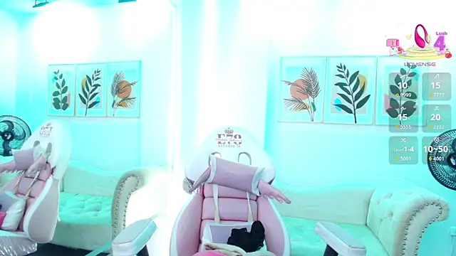 Ema louis  online show from April 7, 2026, 7:47 pm