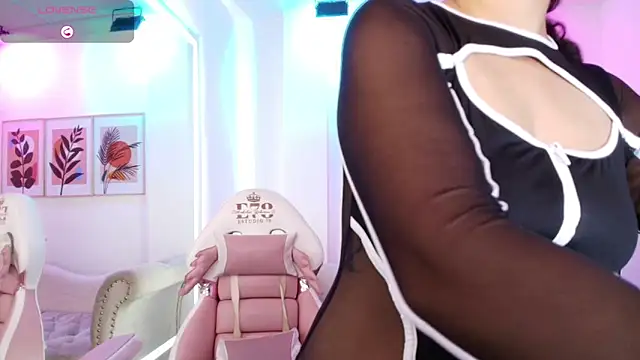 Ema louis  online show from April 20, 2026, 7:37 pm