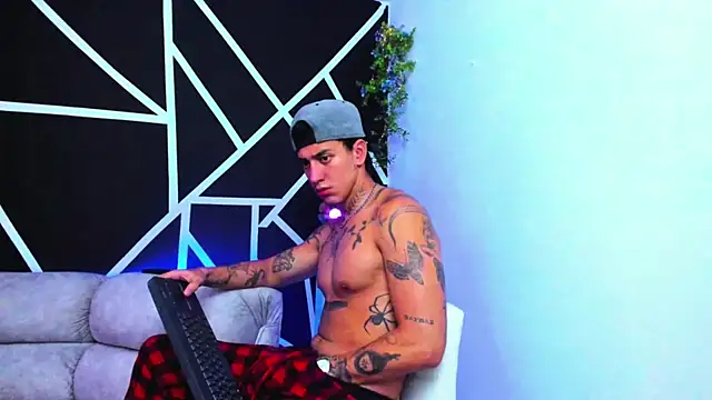 JUSTIN FULLER1 online show from February 9, 2025, 2:18 pm