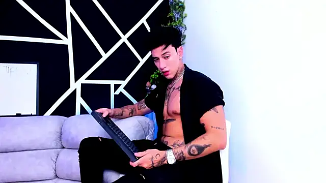 JUSTIN FULLER1 online show from March 7, 2025, 9:06 pm