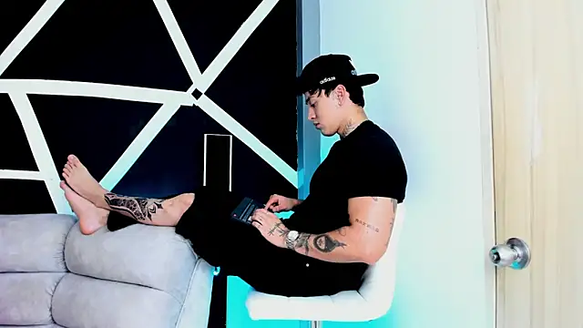 JUSTIN FULLER1 online show from September 30, 2025, 8:58 pm