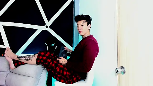 JUSTIN FULLER1 online show from October 8, 2025, 2:58 pm